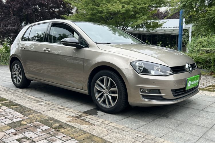 Used Volkswagen Golf 2017 230TSI Automatic Luxury Million-Vehicle Commemorative Edition Exterior 3