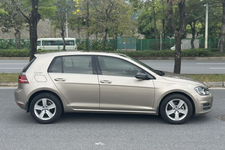 Used Volkswagen Golf 2017 230TSI Automatic Comfort Edition – Celebrating Milestone of One Million Units Exterior 4