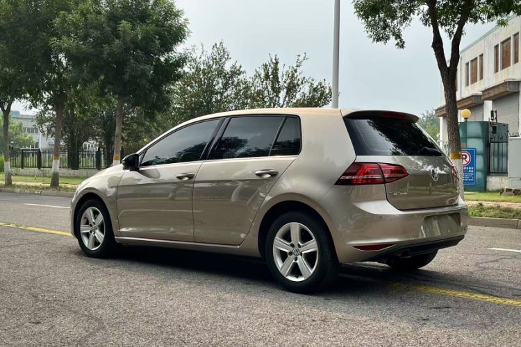 Used Volkswagen Golf 2017 230TSI Automatic Comfort Edition – Celebrating Milestone of One Million Units Exterior 4