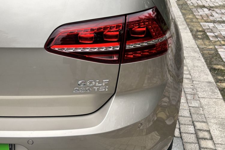 Used Volkswagen Golf 2017 230TSI Automatic Luxury Million-Vehicle Commemorative Edition Exterior 5