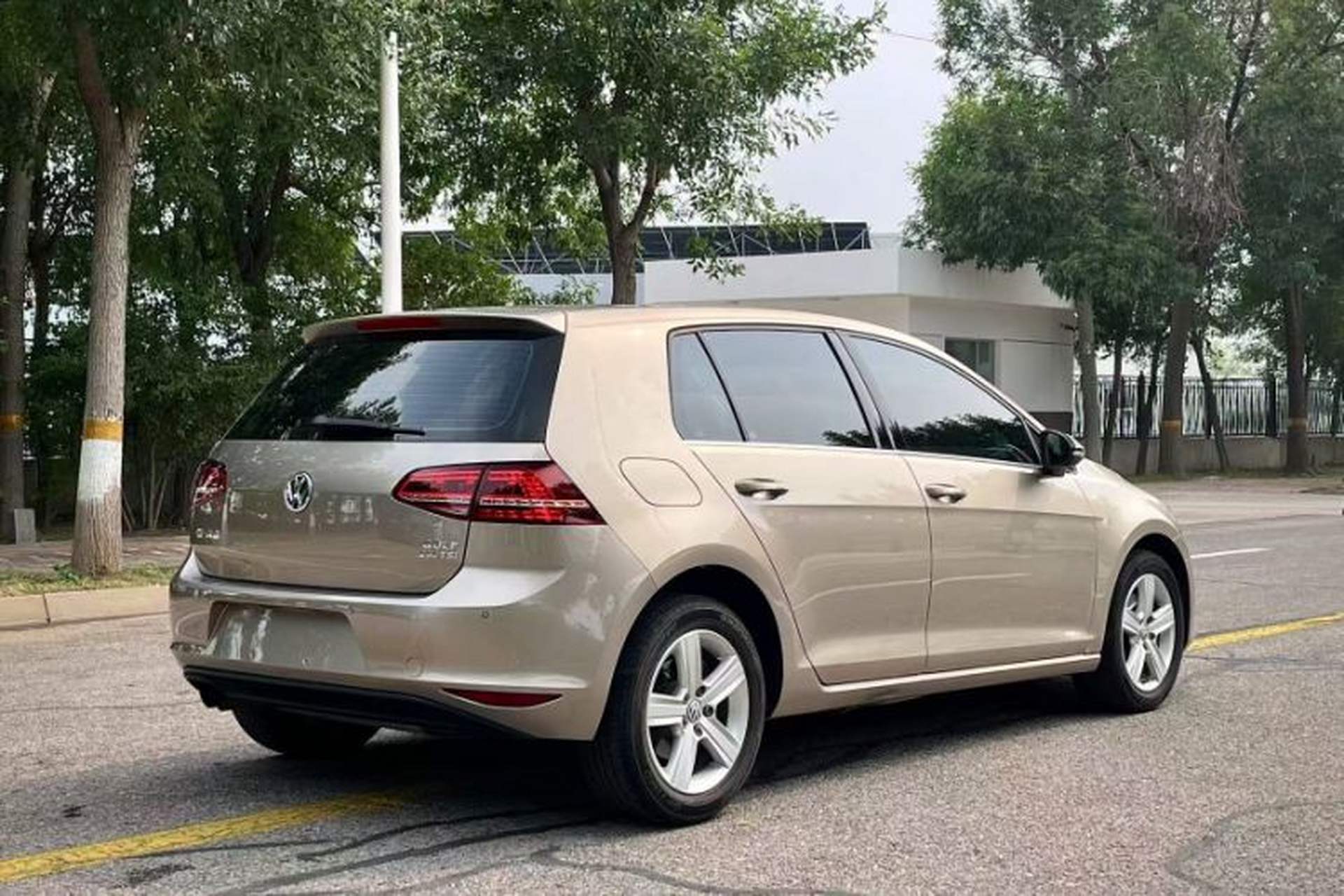 Used Volkswagen Golf 2017 230TSI Automatic Comfort Edition – Celebrating Milestone of One Million Units Exterior 6