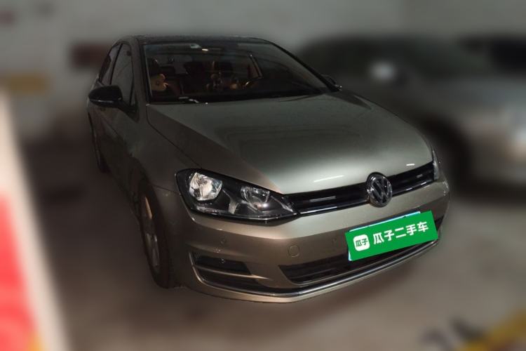 Used Volkswagen Golf 2017 1.6L Automatic Comfort Million-Vehicle Anniversary Edition Front Right 45 Deg