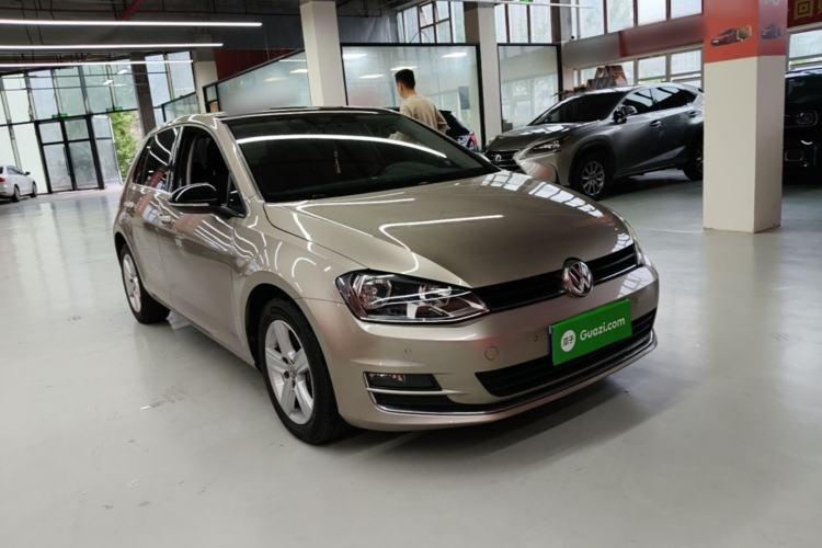 Used Volkswagen Golf 2017 230TSI Automatic Comfort Edition – Celebrating Milestone of One Million Units Front Right 45 Deg