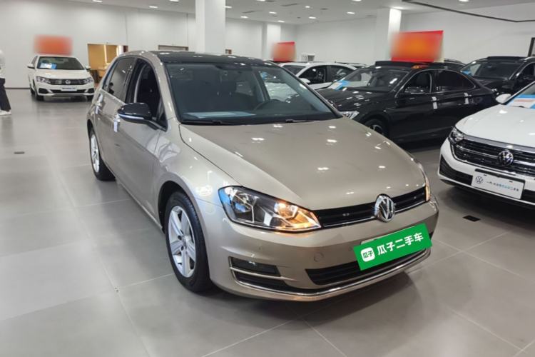 Used Volkswagen Golf 2017 230TSI Automatic Comfort Edition – Celebrating Milestone of One Million Units Front Right 45 Deg