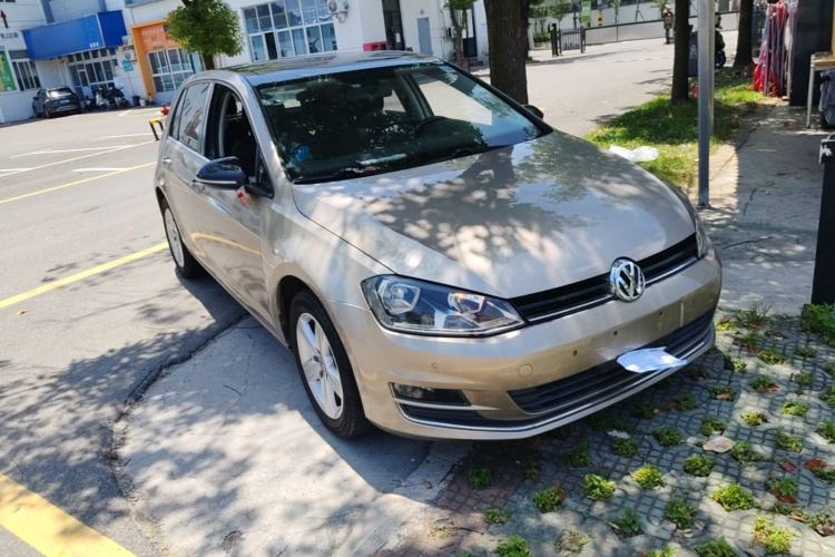 Used Volkswagen Golf 2017 230TSI Automatic Comfort Edition – Celebrating Milestone of One Million Units Front Right 45 Deg