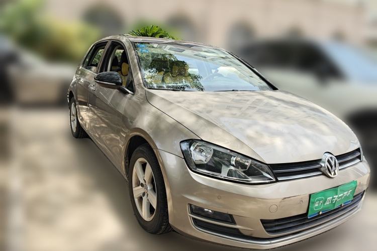 Used Volkswagen Golf 2017 1.6L Automatic Comfort Million-Vehicle Anniversary Edition Front Right 45 Deg