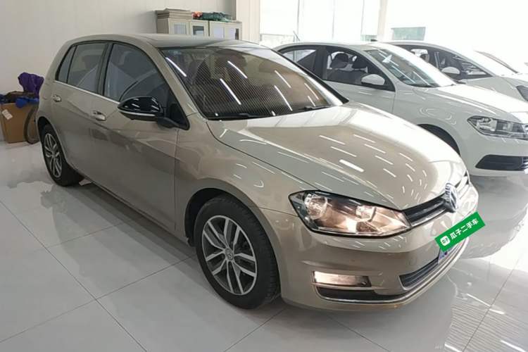 Used Volkswagen Golf 2017 230TSI Automatic Luxury Million-Vehicle Commemorative Edition Front Right 45 Deg