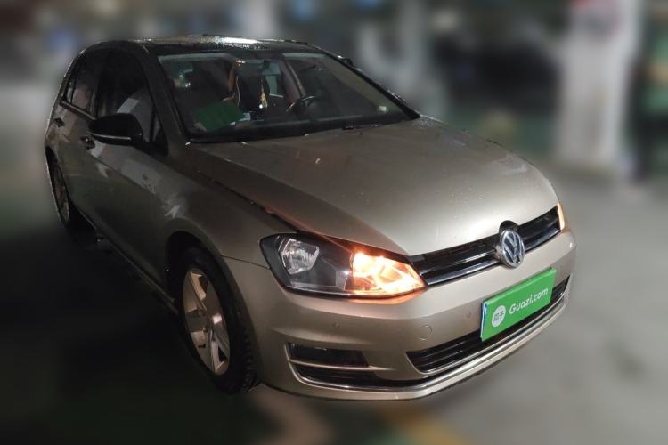 Used Volkswagen Golf 2017 230TSI Automatic Comfort Edition – Celebrating Milestone of One Million Units Front Right 45 Deg