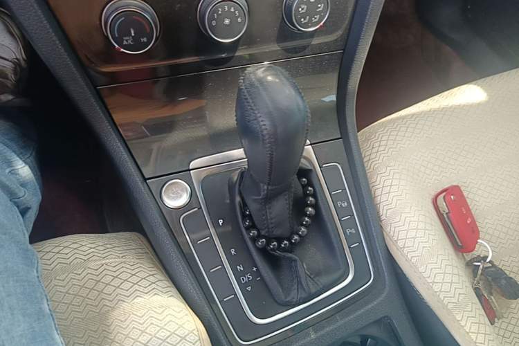 Used Volkswagen Golf 2017 230TSI Automatic Luxury Million-Vehicle Commemorative Edition Gear Lever