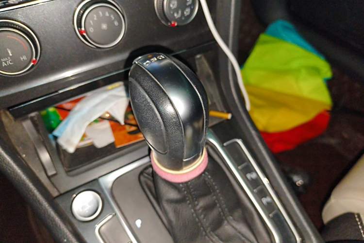Used Volkswagen Golf 2017 230TSI Automatic Luxury Million-Vehicle Commemorative Edition Gear Lever