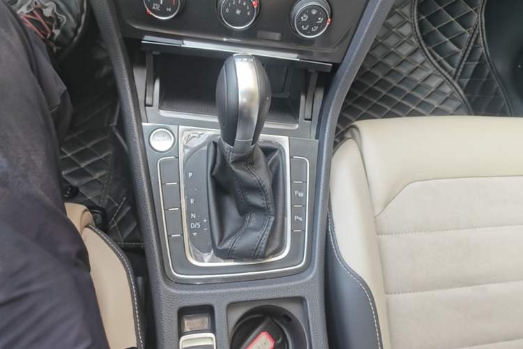 Used Volkswagen Golf 2017 230TSI Automatic Luxury Million-Vehicle Commemorative Edition Gear Lever