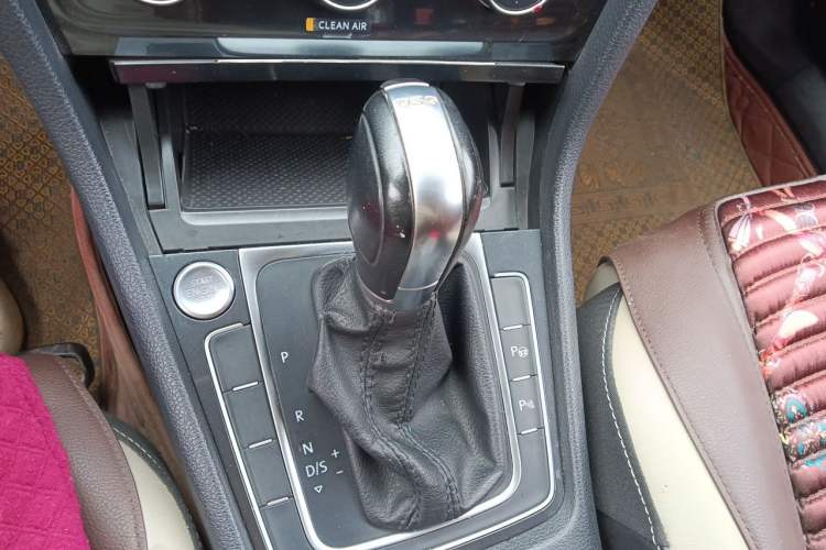 Used Volkswagen Golf 2017 230TSI Automatic Luxury Million-Vehicle Commemorative Edition Gear Lever