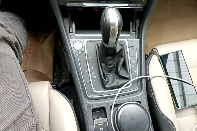 Used Volkswagen Golf 2017 230TSI Automatic Luxury Million-Vehicle Commemorative Edition Gear Lever