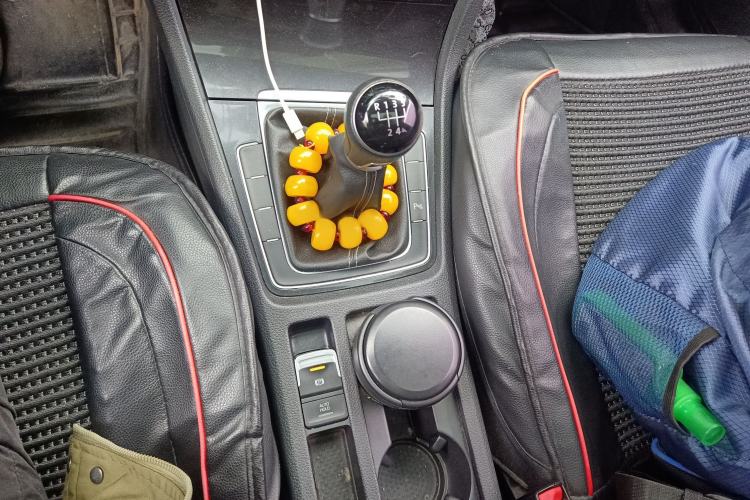 Used Volkswagen Golf 2017 230TSI Manual Comfort Edition – Celebrating Milestone of One Million Units Gear Lever
