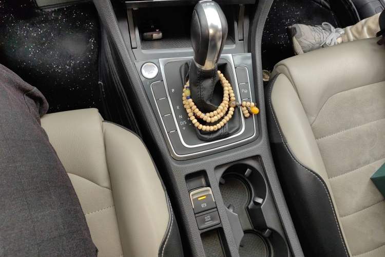 Used Volkswagen Golf 2017 230TSI Automatic Luxury Million-Vehicle Commemorative Edition Gear Lever