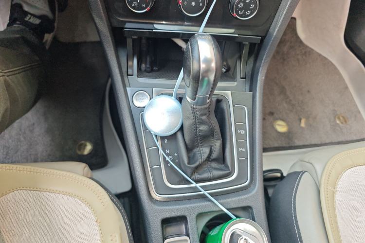 Used Volkswagen Golf 2017 230TSI Automatic Luxury Million-Vehicle Commemorative Edition Gear Lever