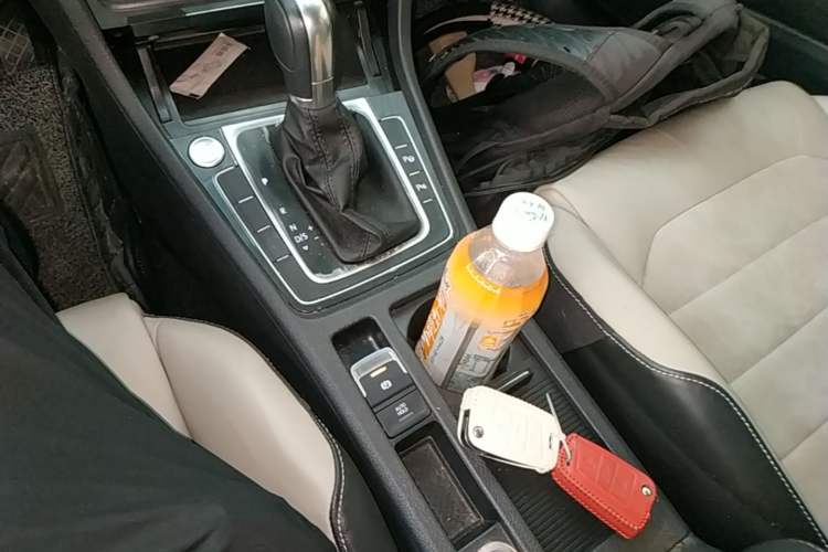 Used Volkswagen Golf 2017 230TSI Automatic Luxury Million-Vehicle Commemorative Edition Gear Lever