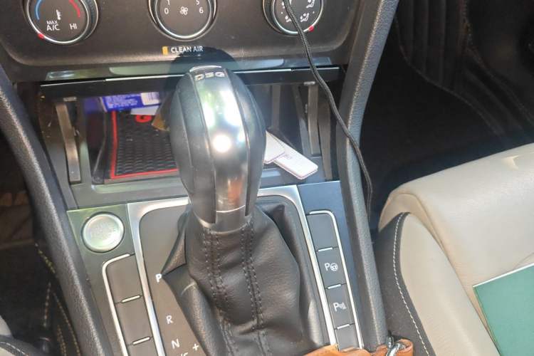 Used Volkswagen Golf 2017 230TSI Automatic Luxury Million-Vehicle Commemorative Edition Gear Lever