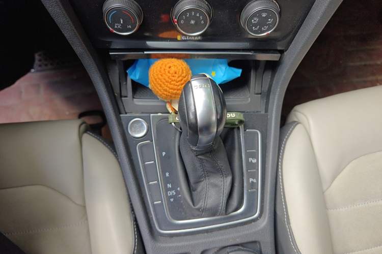 Used Volkswagen Golf 2017 230TSI Automatic Luxury Million-Vehicle Commemorative Edition Gear Lever