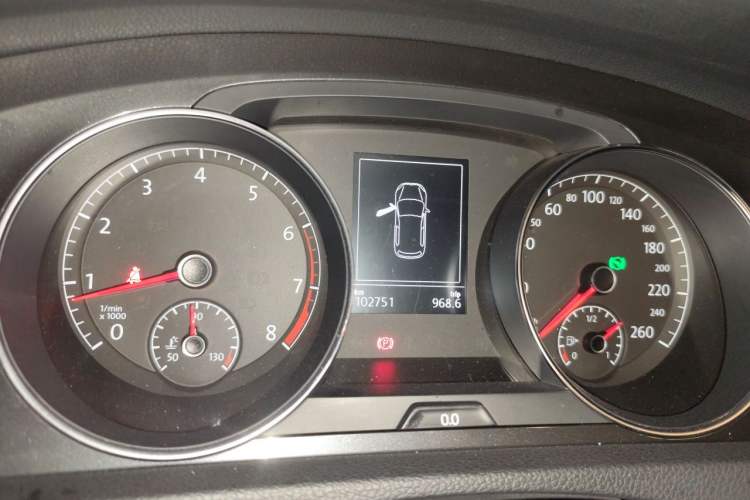 Used Volkswagen Golf 2017 1.6L Automatic Comfort Million-Vehicle Anniversary Edition Instrument Cluster
