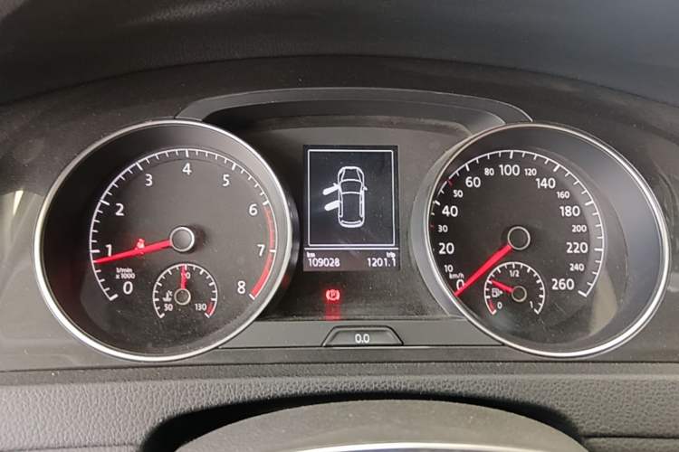 Used Volkswagen Golf 2017 230TSI Automatic Comfort Edition – Celebrating Milestone of One Million Units Instrument Cluster