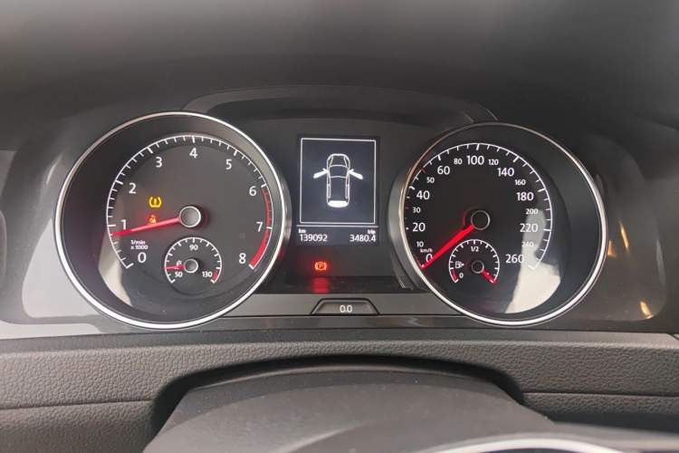 Used Volkswagen Golf 2017 230TSI Automatic Comfort Edition – Celebrating Milestone of One Million Units Instrument Cluster