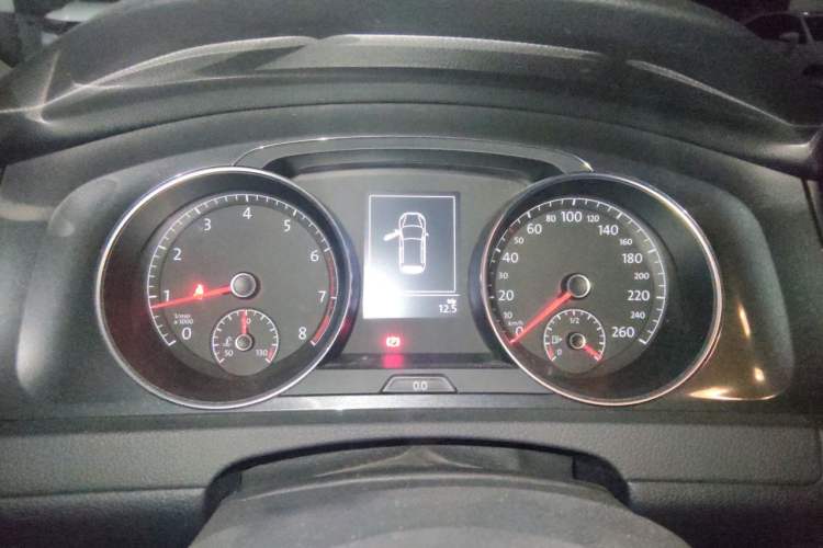Used Volkswagen Golf 2017 230TSI Automatic Comfort Edition – Celebrating Milestone of One Million Units Instrument Cluster