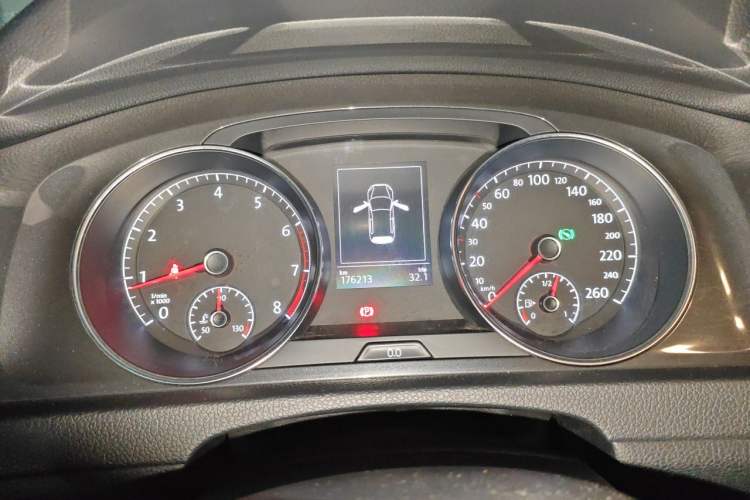 Used Volkswagen Golf 2017 230TSI Automatic Comfort Edition – Celebrating Milestone of One Million Units Instrument Cluster