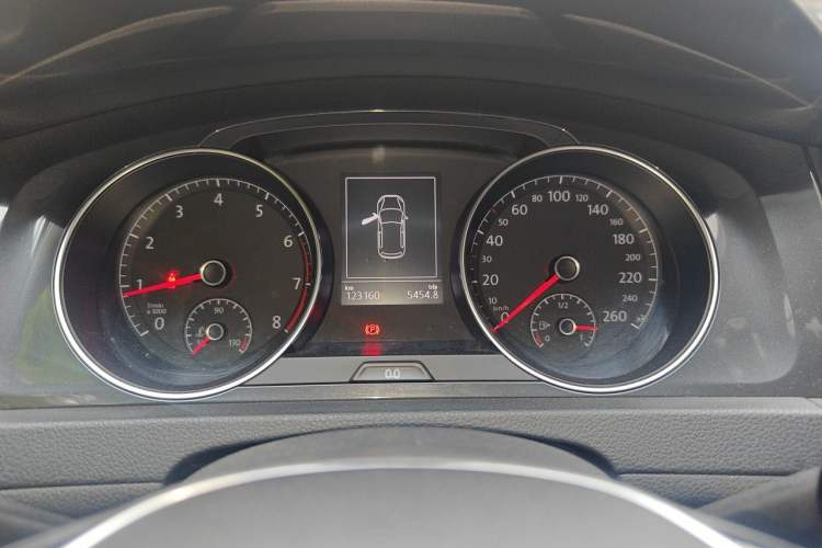 Used Volkswagen Golf 2017 1.6L Automatic Comfort Million-Vehicle Anniversary Edition Instrument Cluster