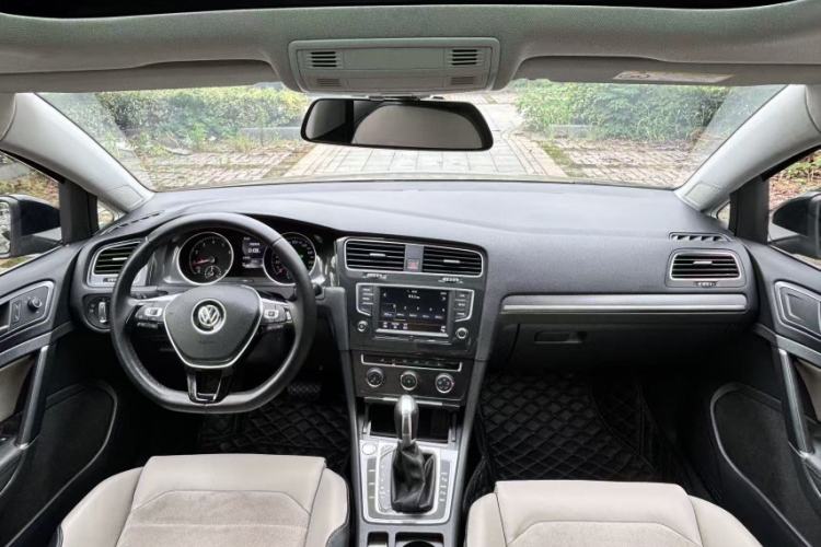 Used Volkswagen Golf 2017 230TSI Automatic Luxury Million-Vehicle Commemorative Edition Interior 2