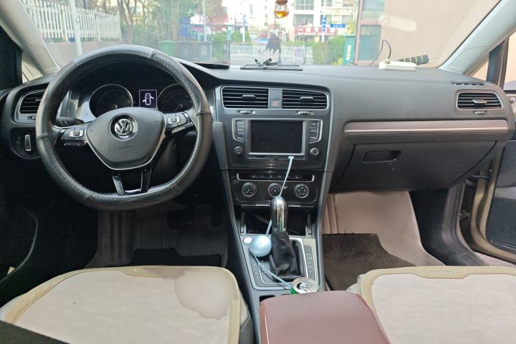 Used Volkswagen Golf 2017 230TSI Automatic Luxury Million-Vehicle Commemorative Edition Interior 2