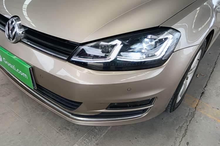 Used Volkswagen Golf 2017 230TSI Automatic Comfort Edition – Celebrating Milestone of One Million Units Left Front Headlight