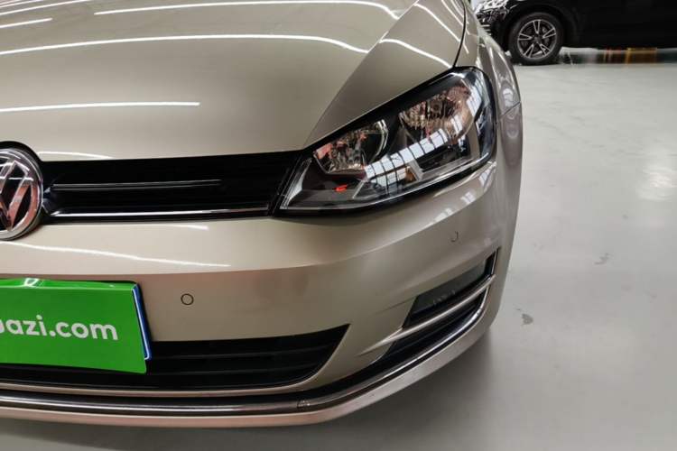 Used Volkswagen Golf 2017 230TSI Automatic Comfort Edition – Celebrating Milestone of One Million Units Left Front Headlight