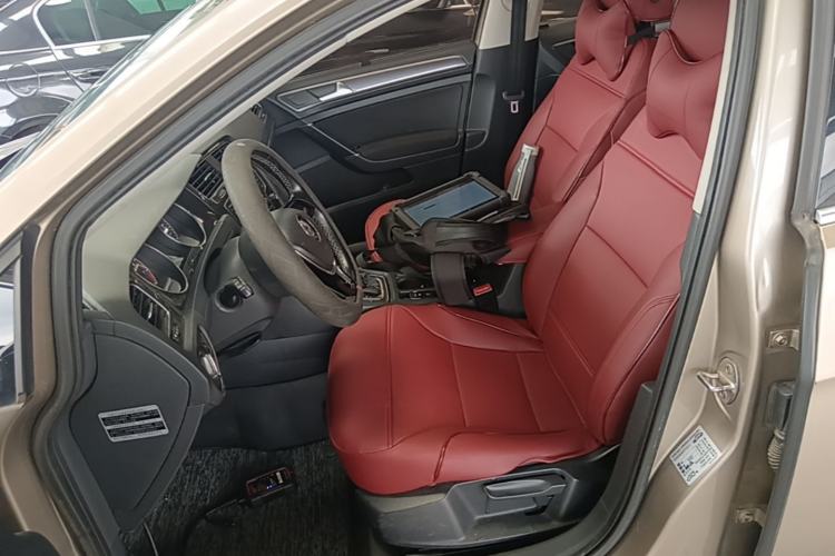 Used Volkswagen Golf 2017 230TSI Automatic Comfort Edition – Celebrating Milestone of One Million Units Left Front Seat