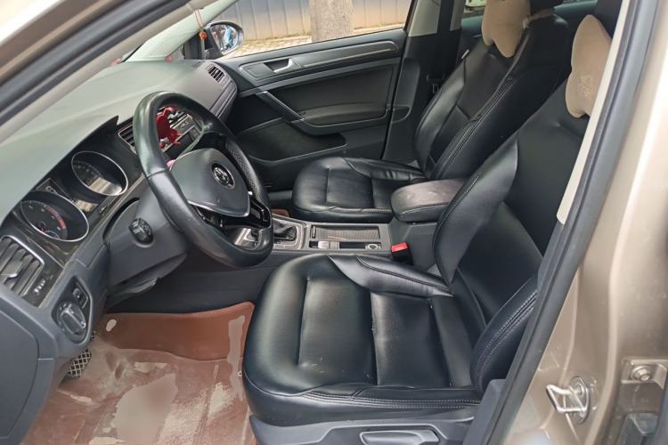 Used Volkswagen Golf 2017 1.6L Automatic Comfort Million-Vehicle Anniversary Edition Left Front Seat