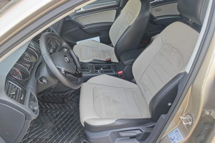 Used Volkswagen Golf 2017 230TSI Automatic Luxury Million-Vehicle Commemorative Edition Left Front Seat