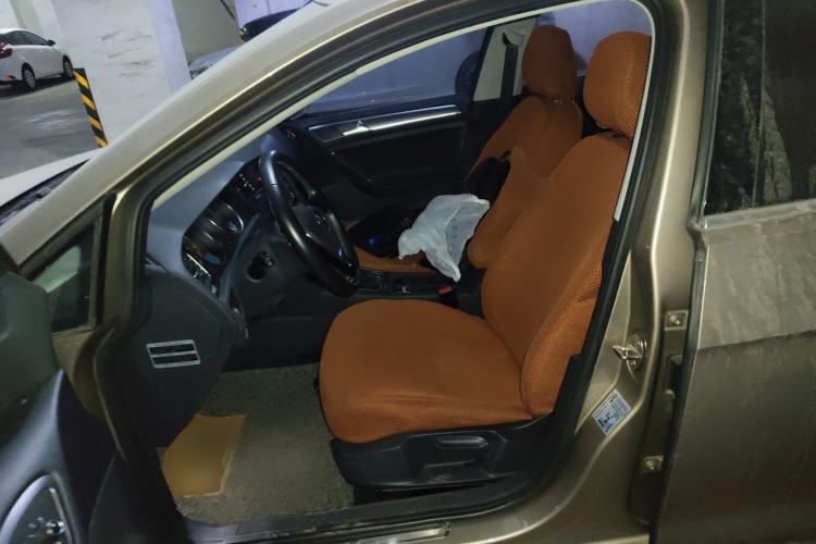 Used Volkswagen Golf 2017 1.6L Automatic Comfort Million-Vehicle Anniversary Edition Left Front Seat