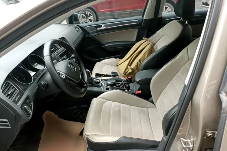 Used Volkswagen Golf 2017 230TSI Automatic Luxury Million-Vehicle Commemorative Edition Left Front Seat