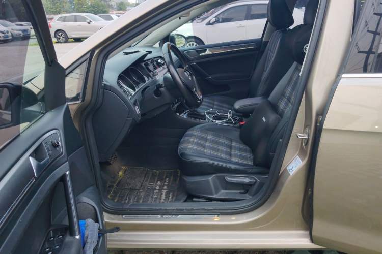 Used Volkswagen Golf 2017 230TSI Automatic Comfort Edition – Celebrating Milestone of One Million Units Left Front Seat