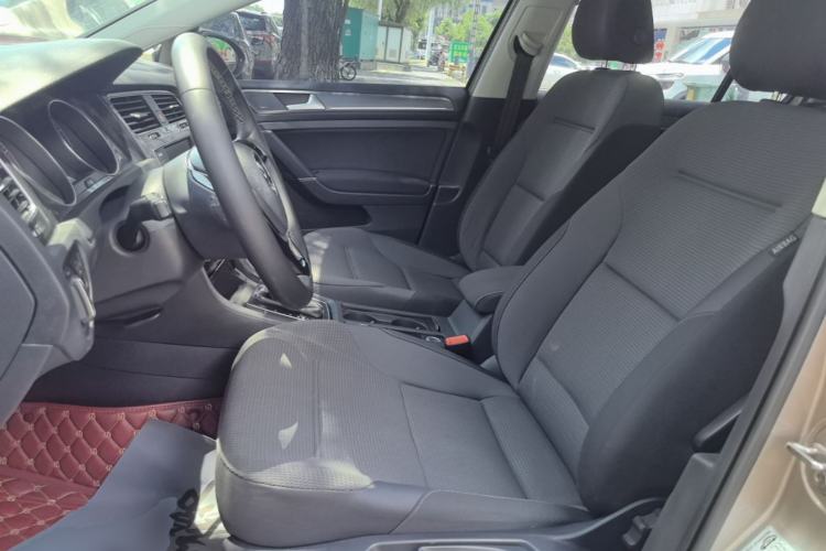 Used Volkswagen Golf 2017 1.6L Automatic Comfort Million-Vehicle Anniversary Edition Left Front Seat
