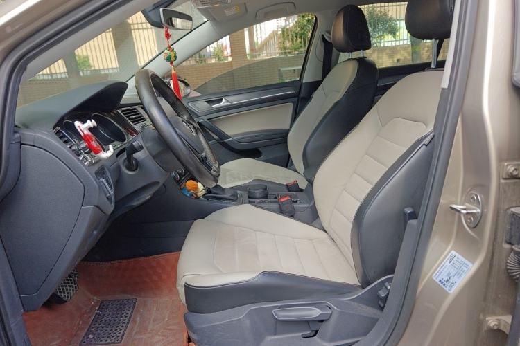 Used Volkswagen Golf 2017 230TSI Automatic Luxury Million-Vehicle Commemorative Edition Left Front Seat