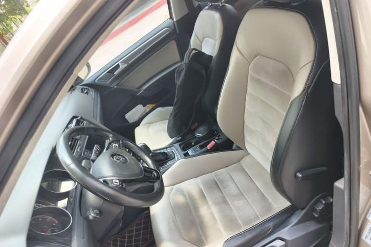 Used Volkswagen Golf 2017 230TSI Automatic Luxury Million-Vehicle Commemorative Edition Left Front Seat