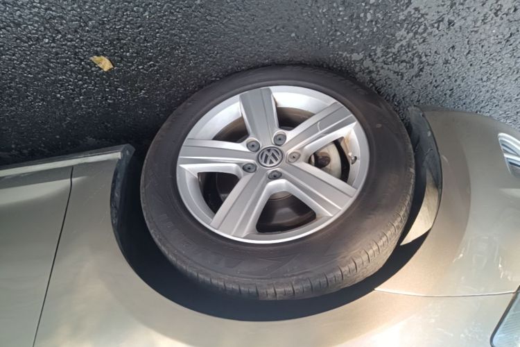 Used Volkswagen Golf 2017 1.6L Automatic Comfort Million-Vehicle Anniversary Edition Left Front Wheel Hub