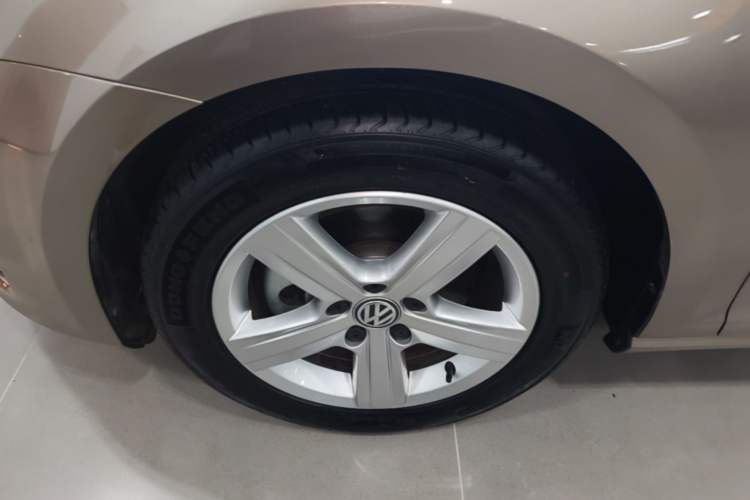 Used Volkswagen Golf 2017 230TSI Automatic Comfort Edition – Celebrating Milestone of One Million Units Left Front Wheel Hub