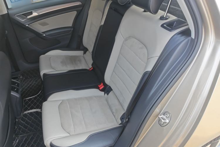Used Volkswagen Golf 2017 230TSI Automatic Luxury Million-Vehicle Commemorative Edition Left Rear Seat