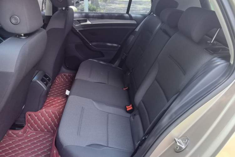 Used Volkswagen Golf 2017 1.6L Automatic Comfort Million-Vehicle Anniversary Edition Left Rear Seat