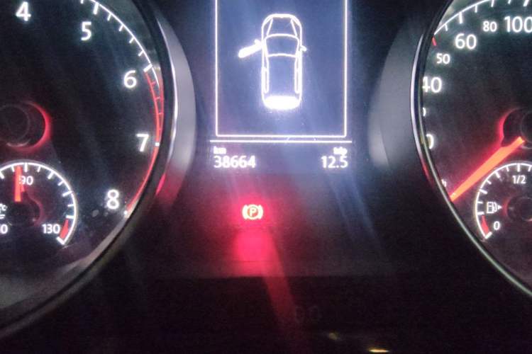 Used Volkswagen Golf 2017 230TSI Automatic Comfort Edition – Celebrating Milestone of One Million Units Odometer Close Up
