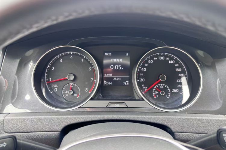 Used Volkswagen Golf 2017 230TSI Automatic Luxury Million-Vehicle Commemorative Edition Odometer Close Up