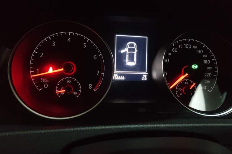Used Volkswagen Golf 2017 1.6L Automatic Comfort Million-Vehicle Anniversary Edition Odometer Close Up