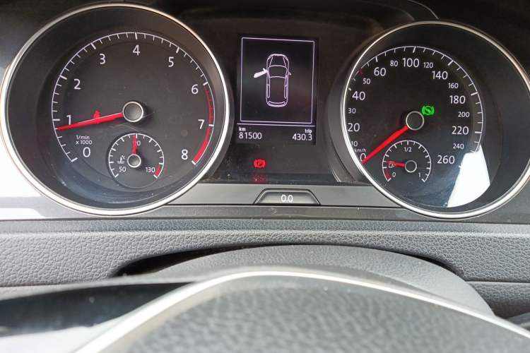 Used Volkswagen Golf 2017 230TSI Automatic Luxury Million-Vehicle Commemorative Edition Odometer Close Up